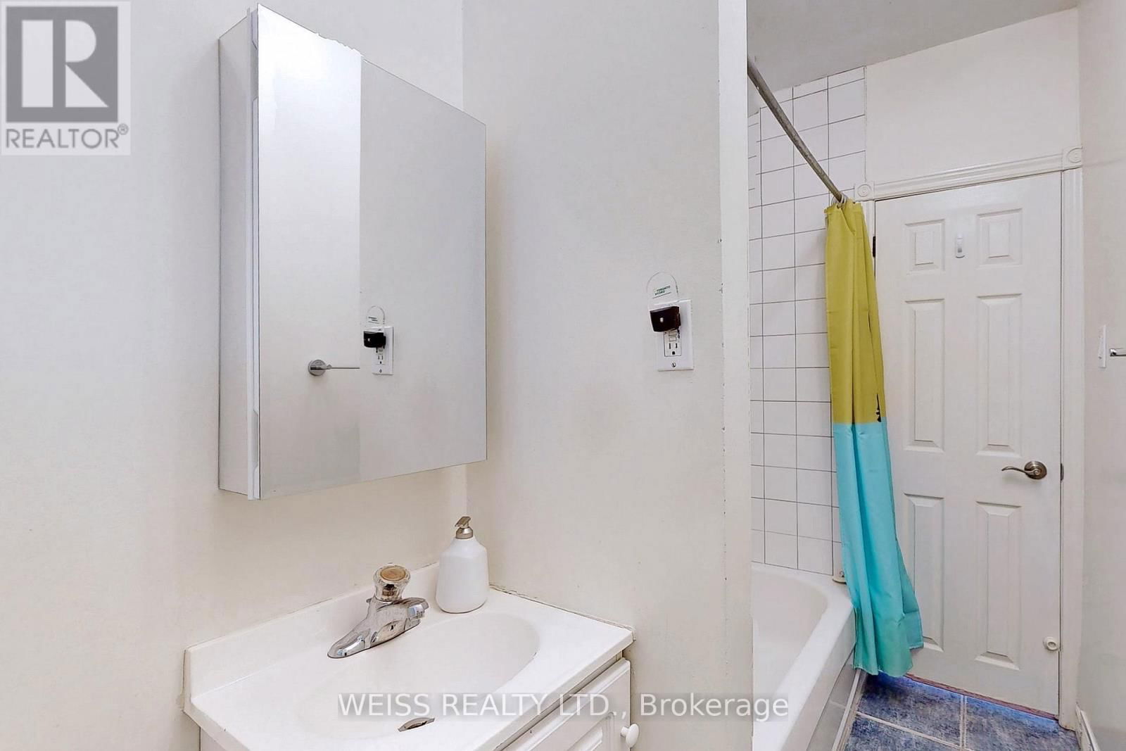 Upper - 2468 DANFORTH AVENUE Image 17