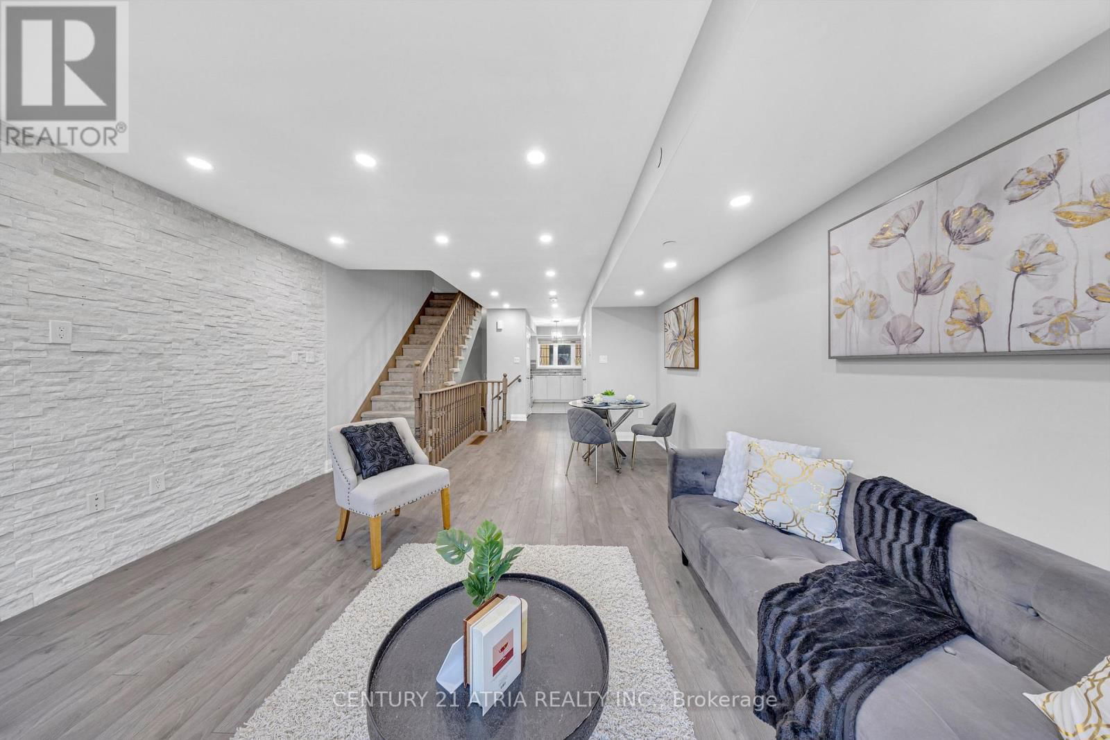 2502 ROSEDROP PATH Image 13