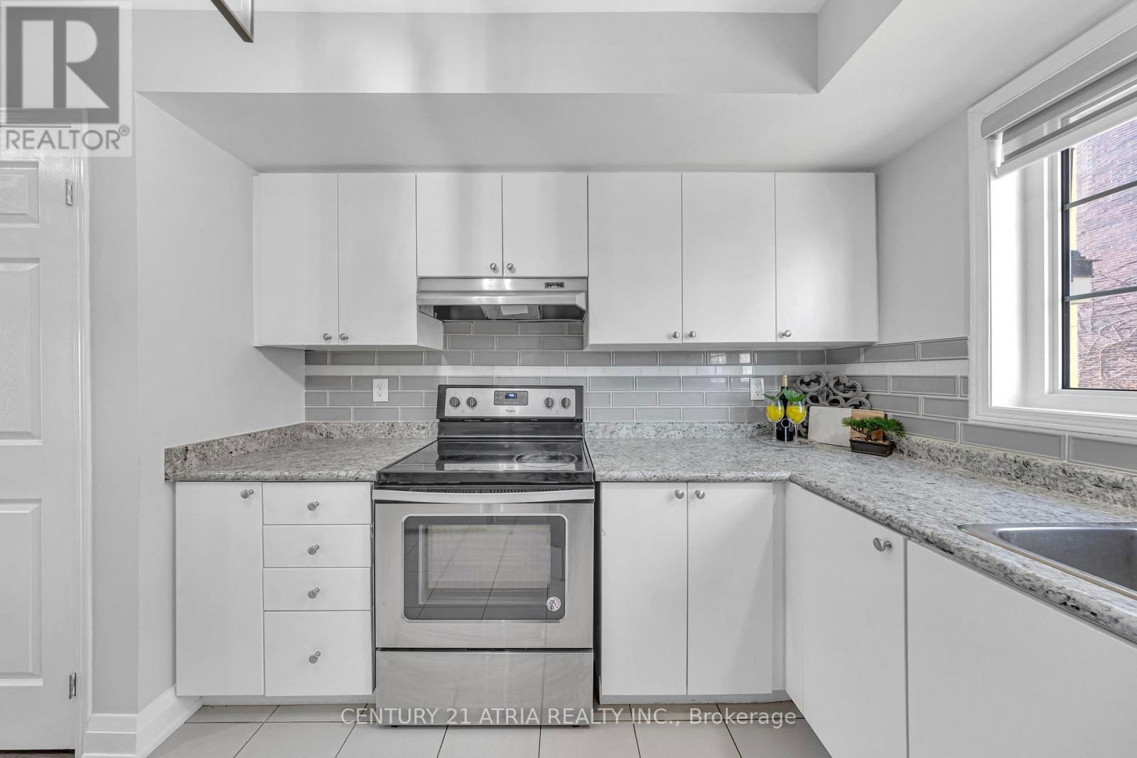 2502 ROSEDROP PATH Image 6