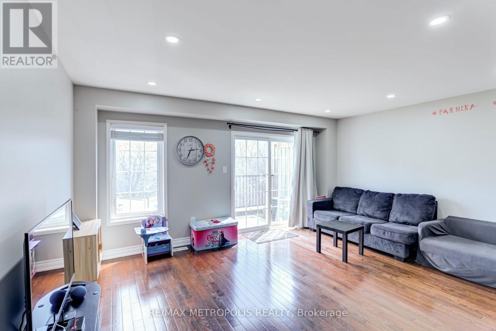 385 ROSSLAND ROAD EAST Image 16