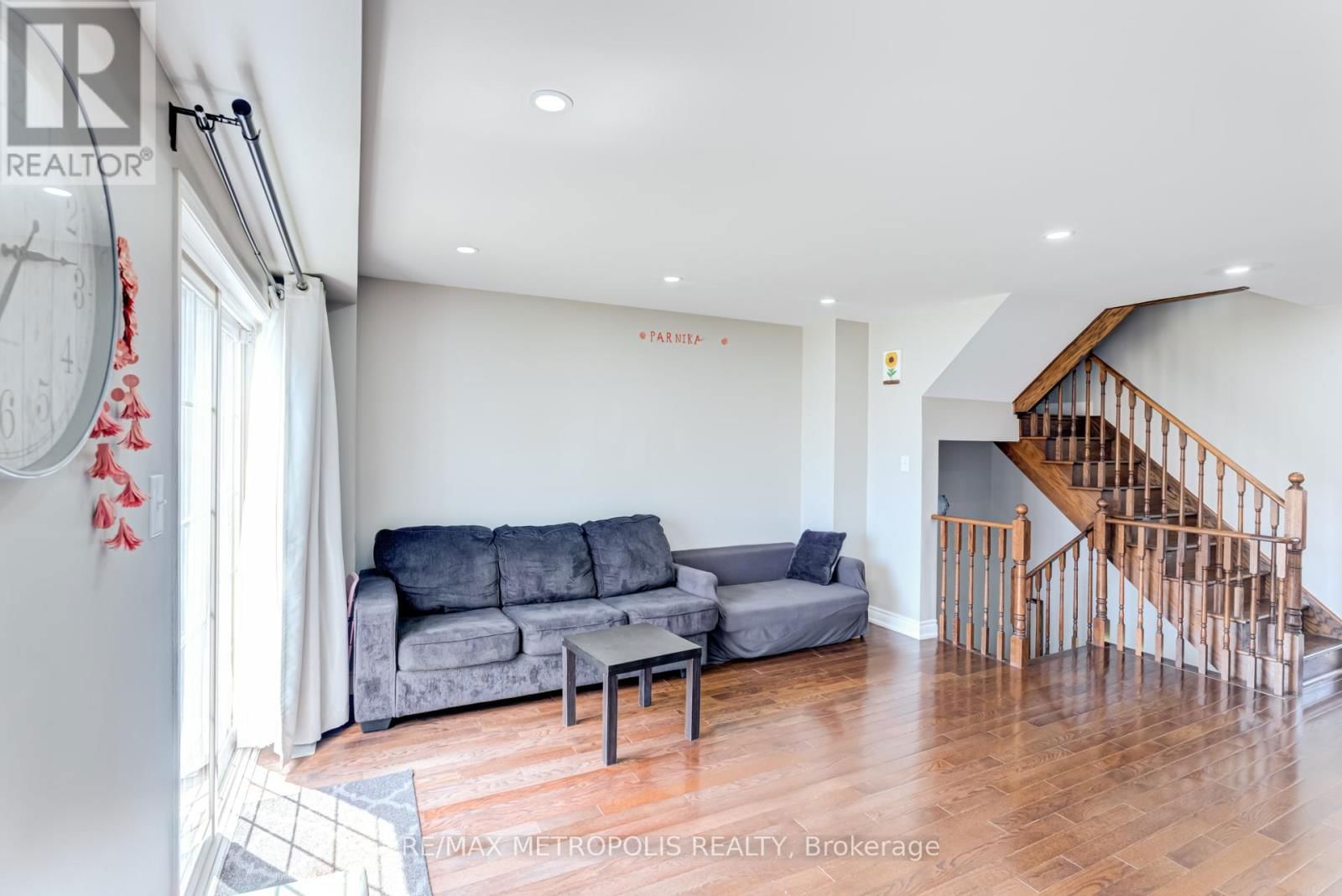 385 ROSSLAND ROAD EAST Image 17