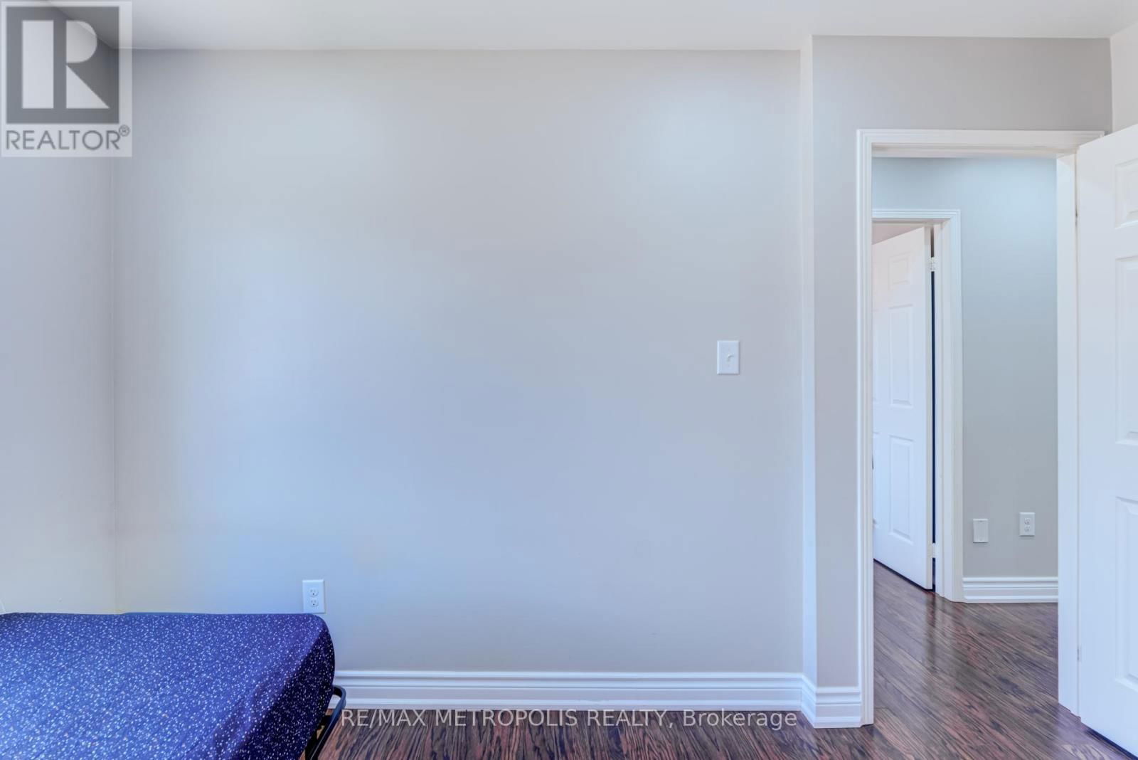385 ROSSLAND ROAD EAST Image 33