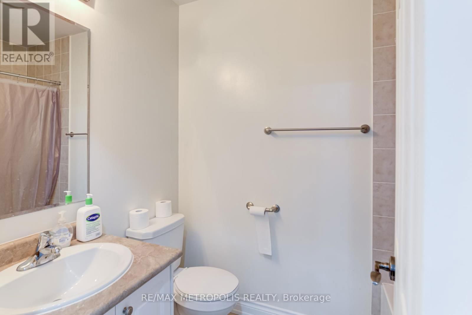 385 ROSSLAND ROAD EAST Image 34