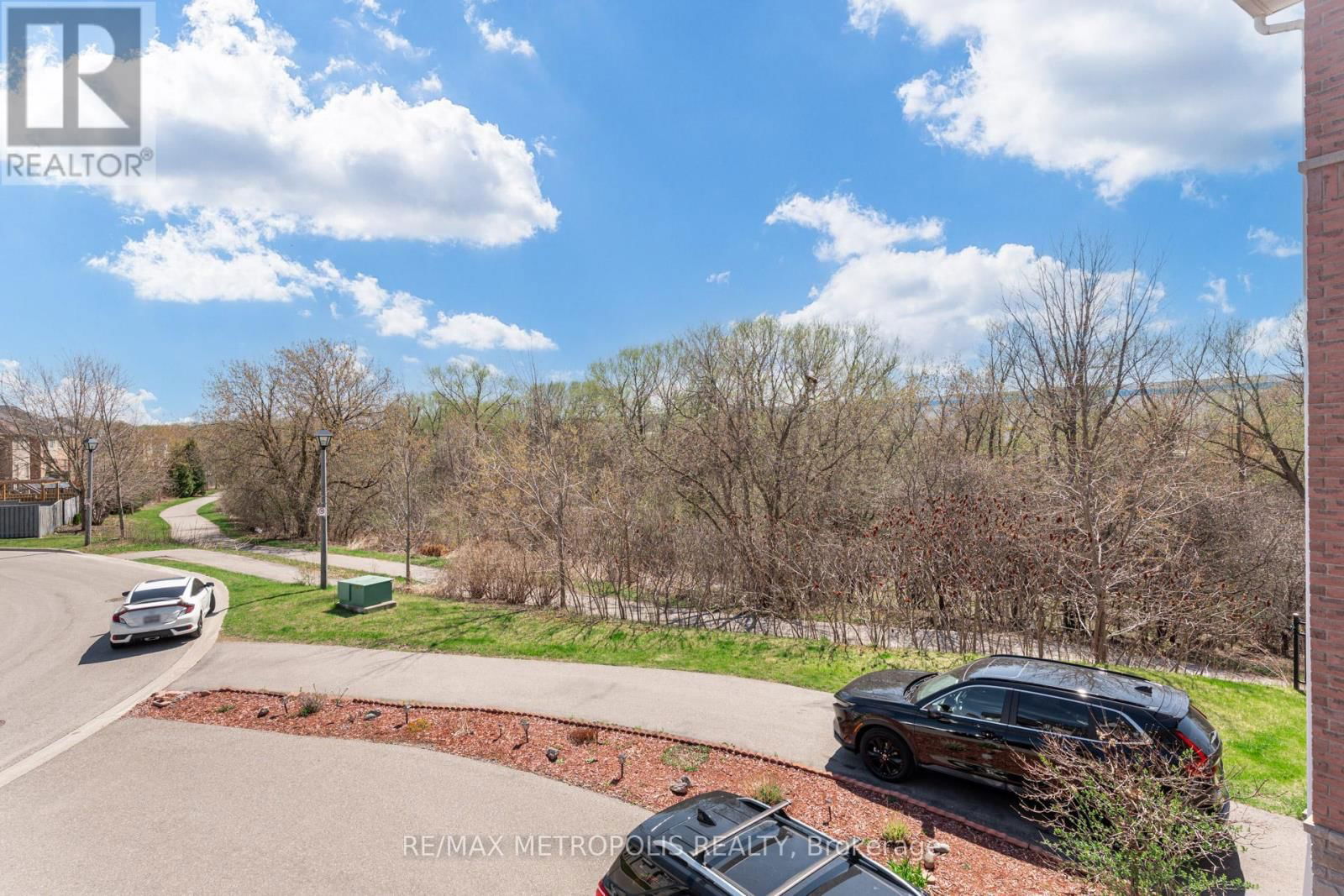 385 ROSSLAND ROAD EAST Image 39