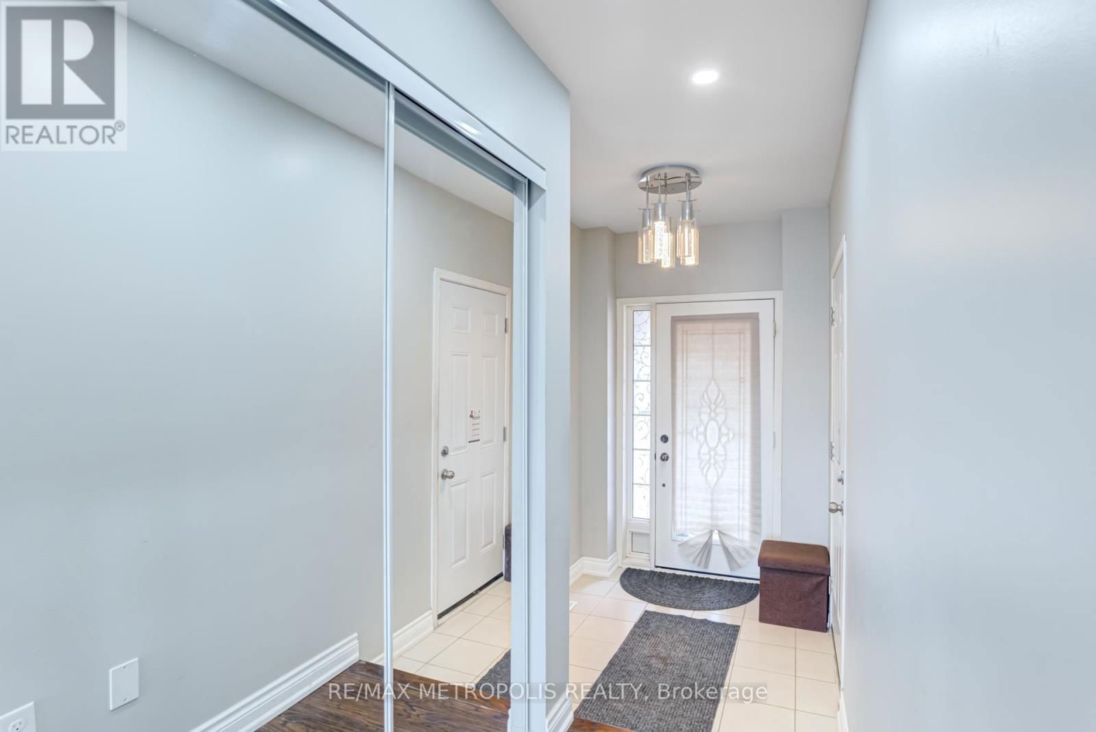 385 ROSSLAND ROAD EAST Image 8