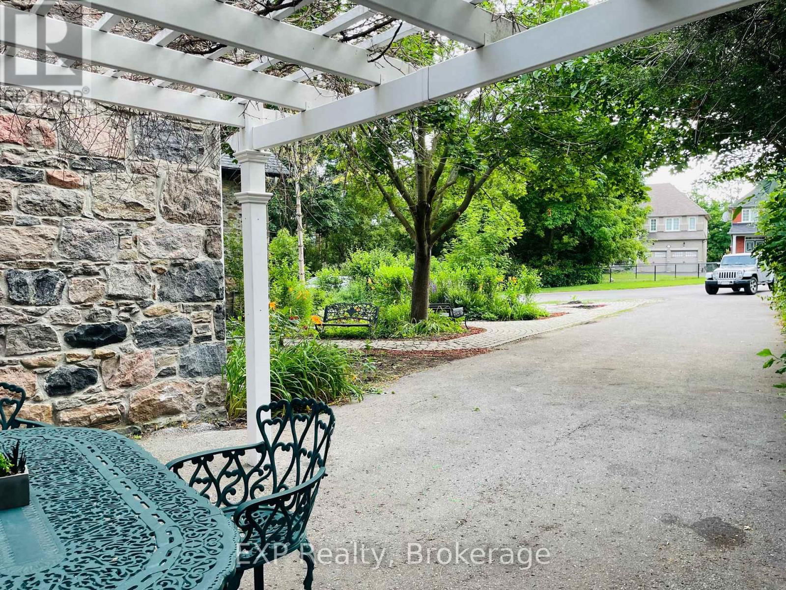 2319 WILDWOOD CRESCENT Image 3