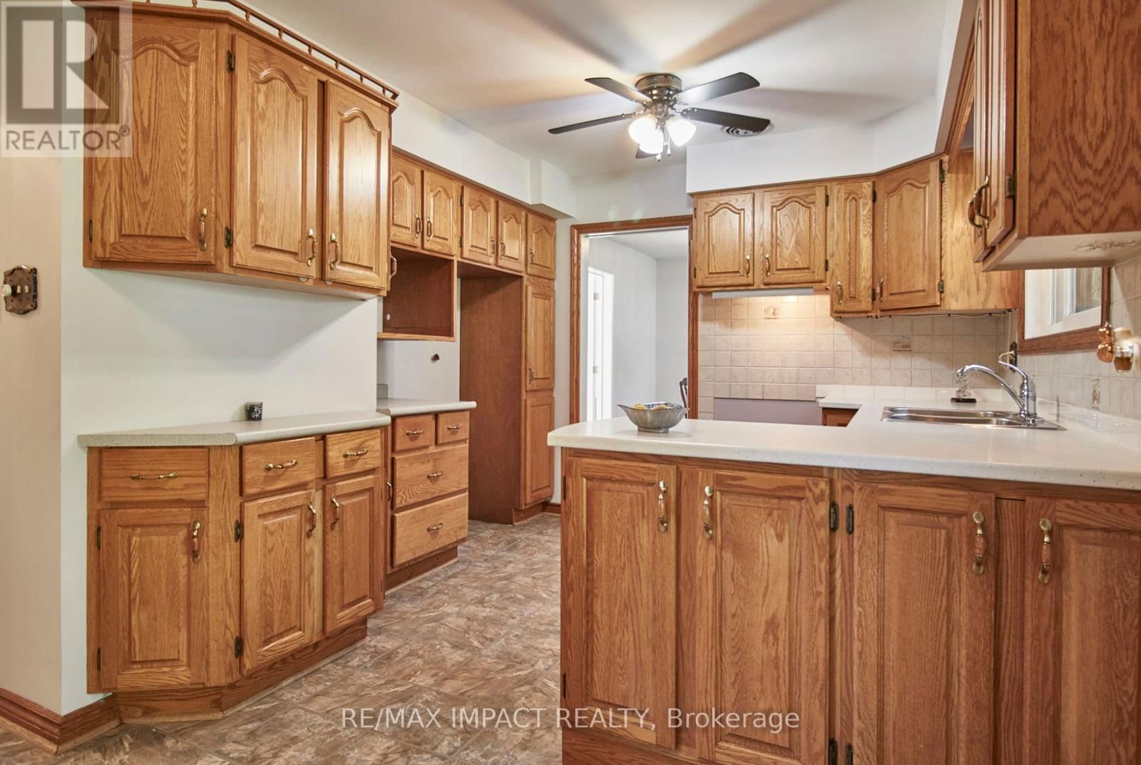 214 MARIGOLD AVENUE Image 12