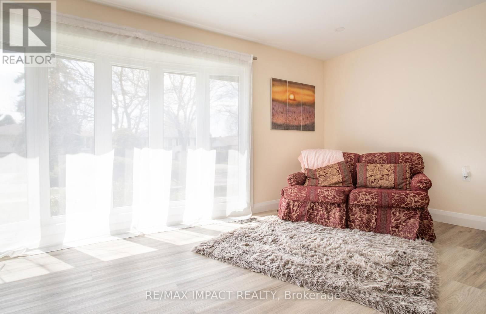 214 MARIGOLD AVENUE Image 18