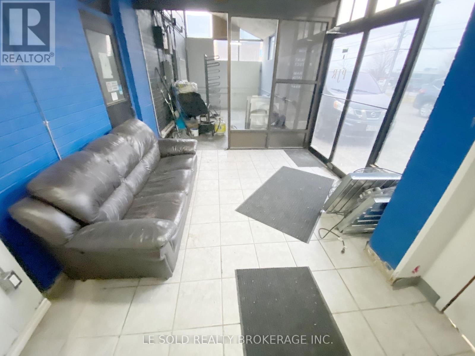 office - 205 NANTUCKET BOULEVARD Image 3