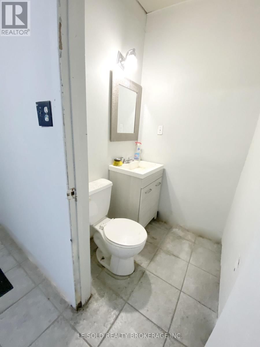 office - 205 NANTUCKET BOULEVARD Image 4
