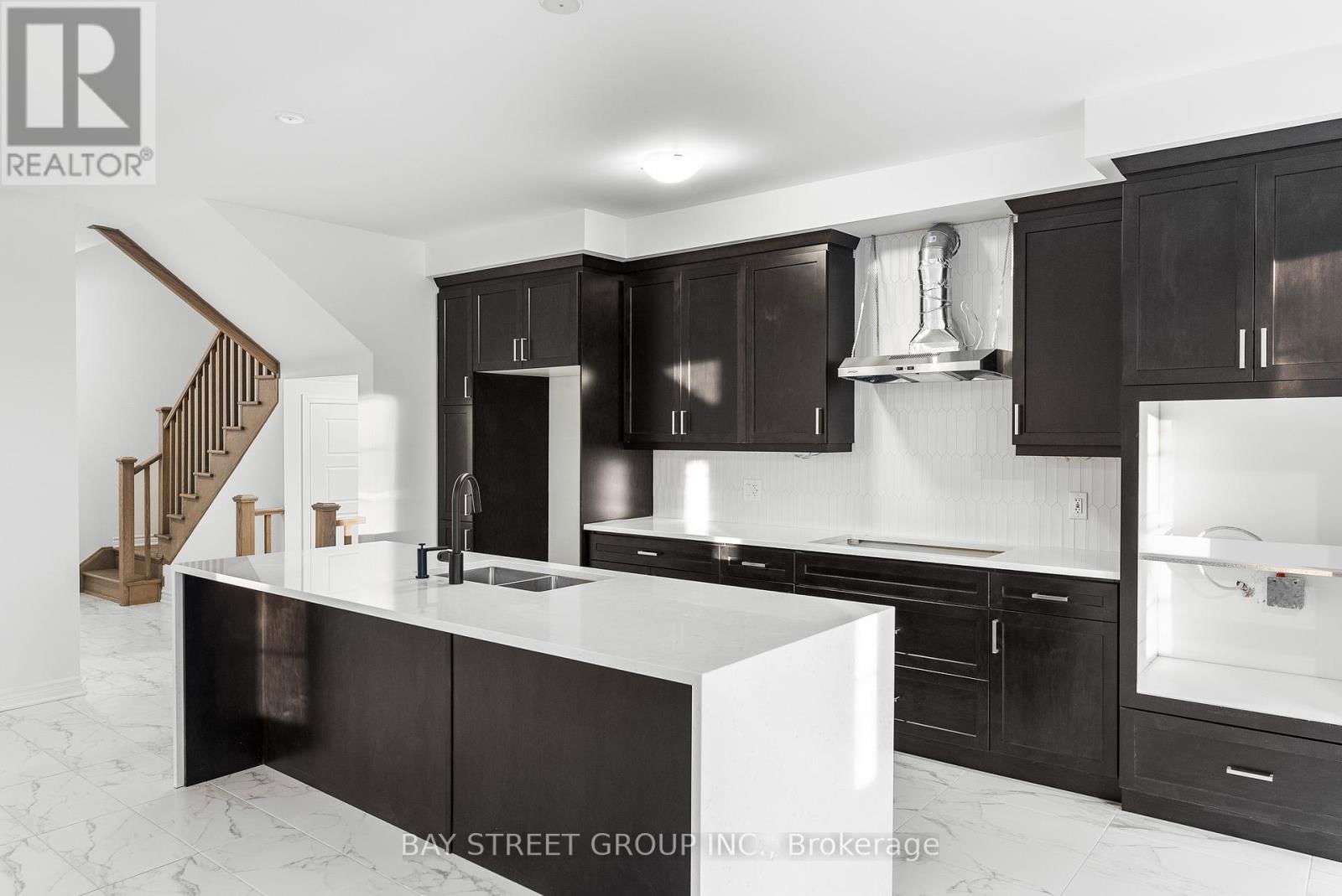 3316 MARCHINGTON SQUARE Image 10