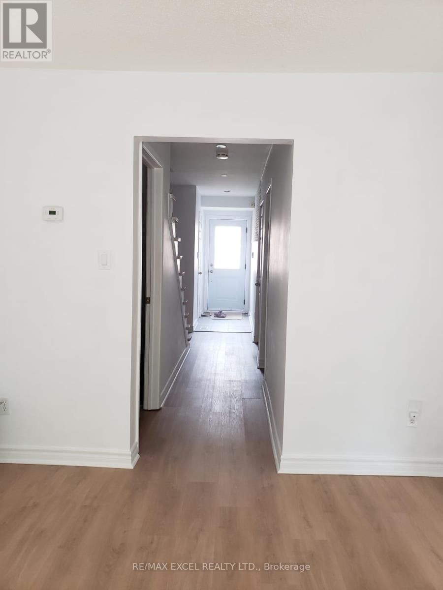 7 LA PEER BOULEVARD Image 11