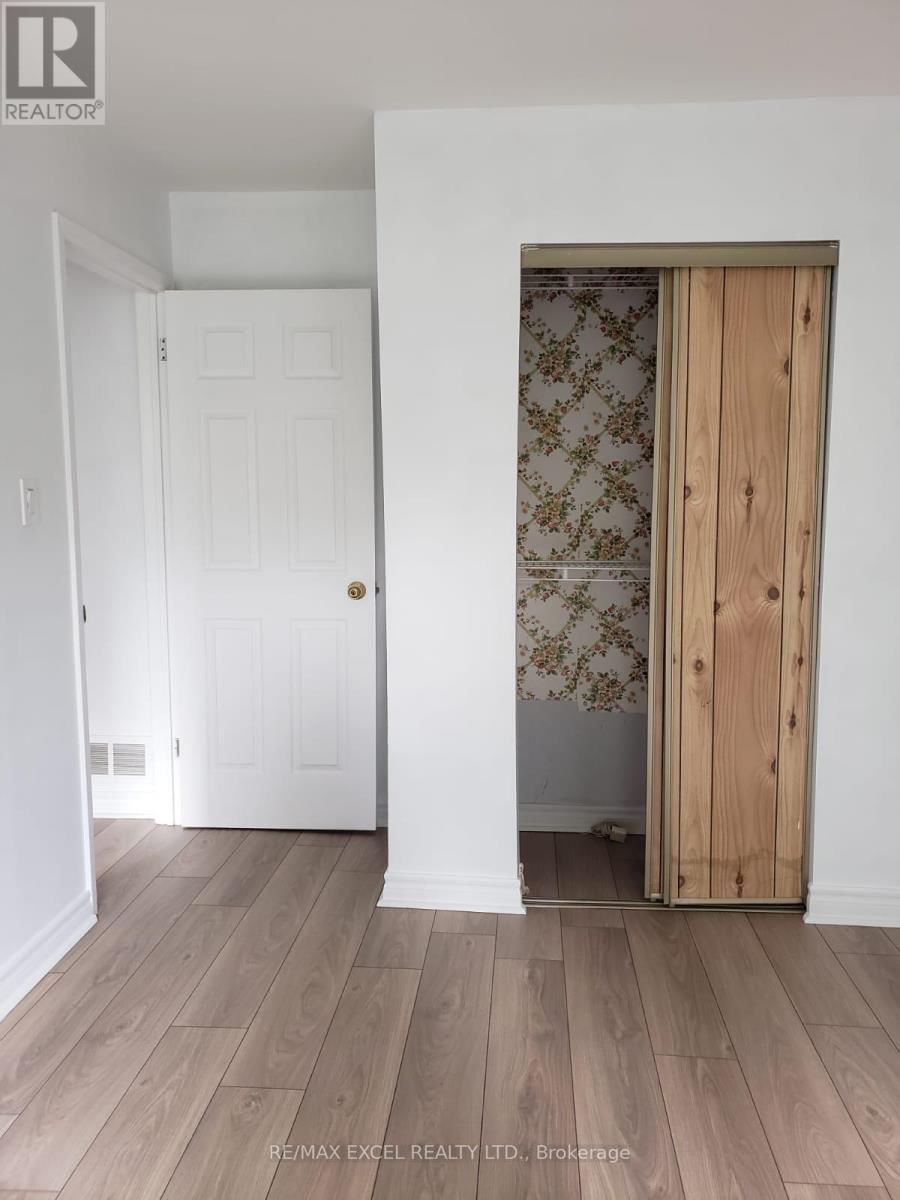 7 LA PEER BOULEVARD Image 12