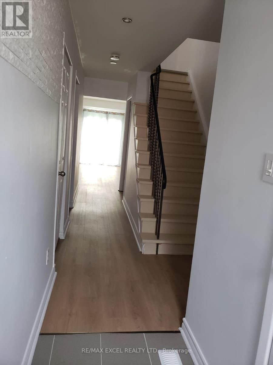 7 LA PEER BOULEVARD Image 9