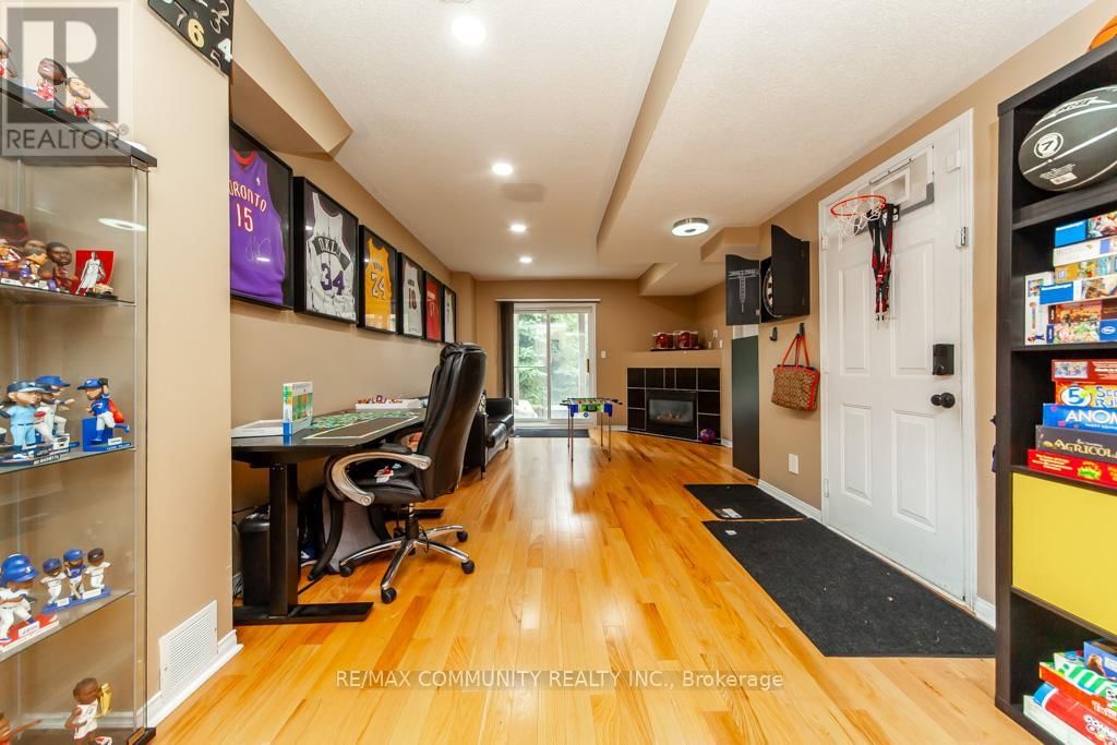 17 - 575 STEEPLE HILL Image 37