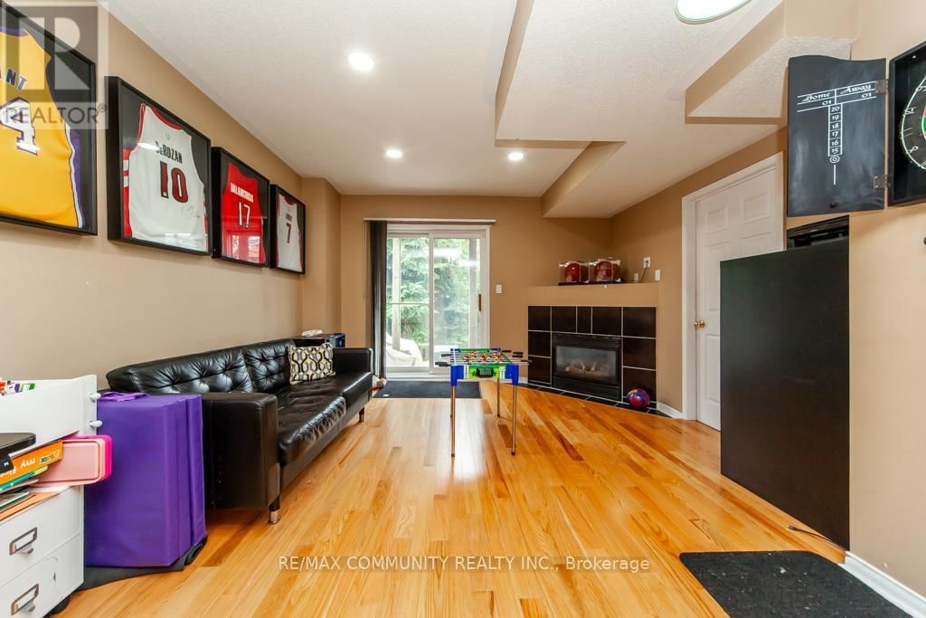17 - 575 STEEPLE HILL Image 38