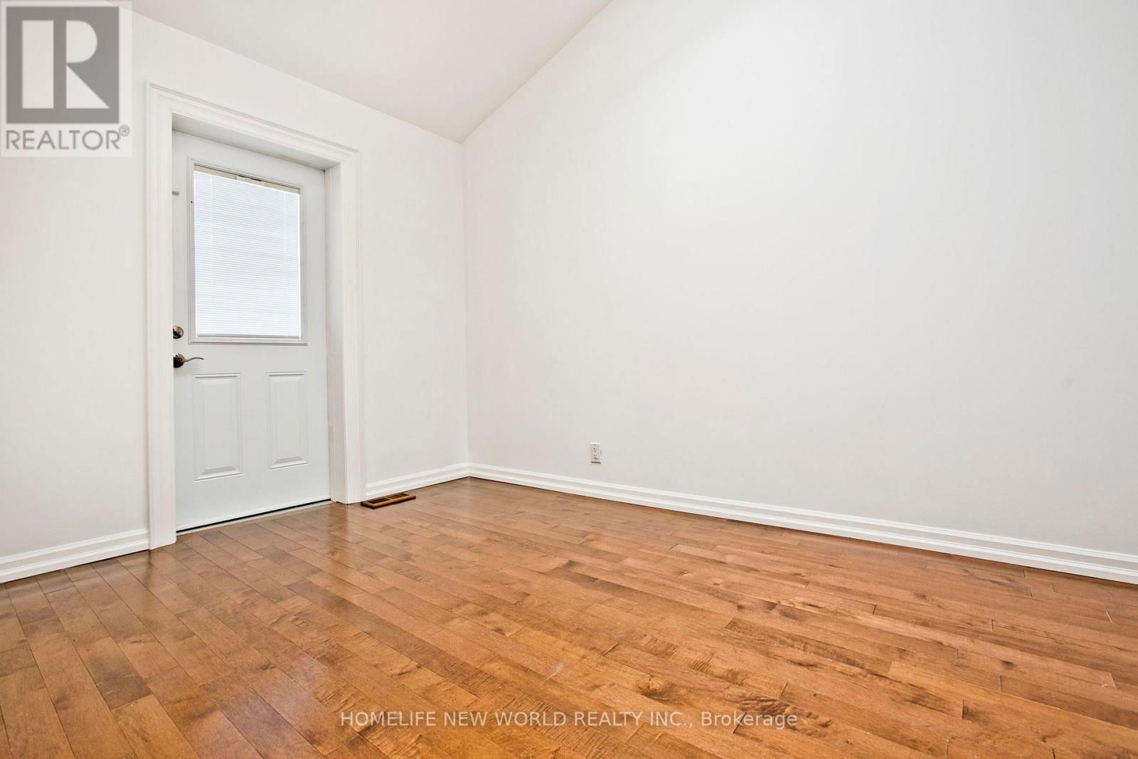 1672 GERRARD STREET EAST Image 10