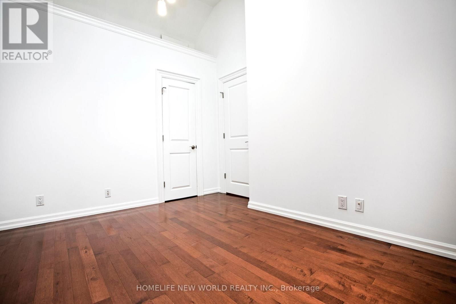 1672 GERRARD STREET EAST Image 12
