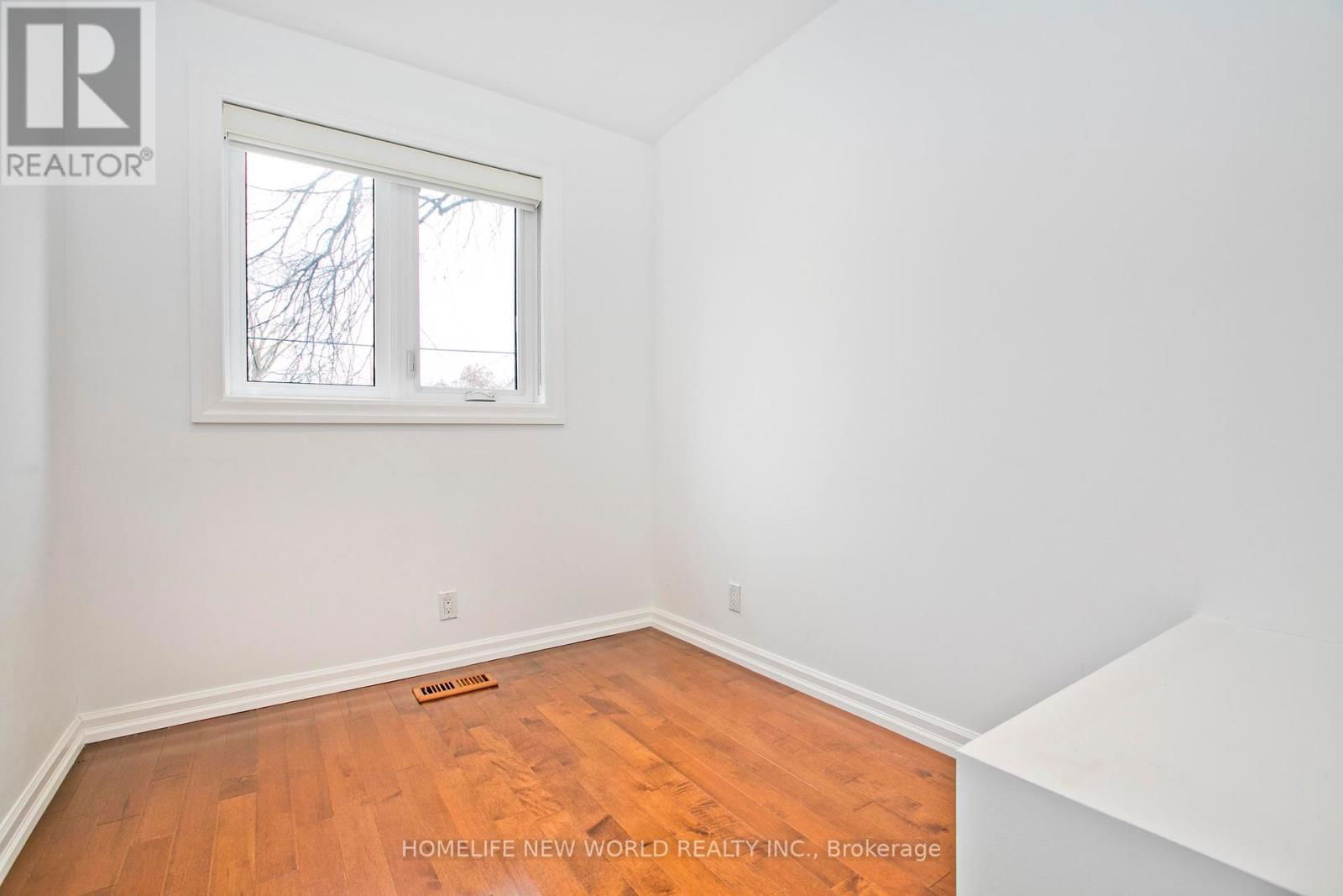 1672 GERRARD STREET EAST Image 14