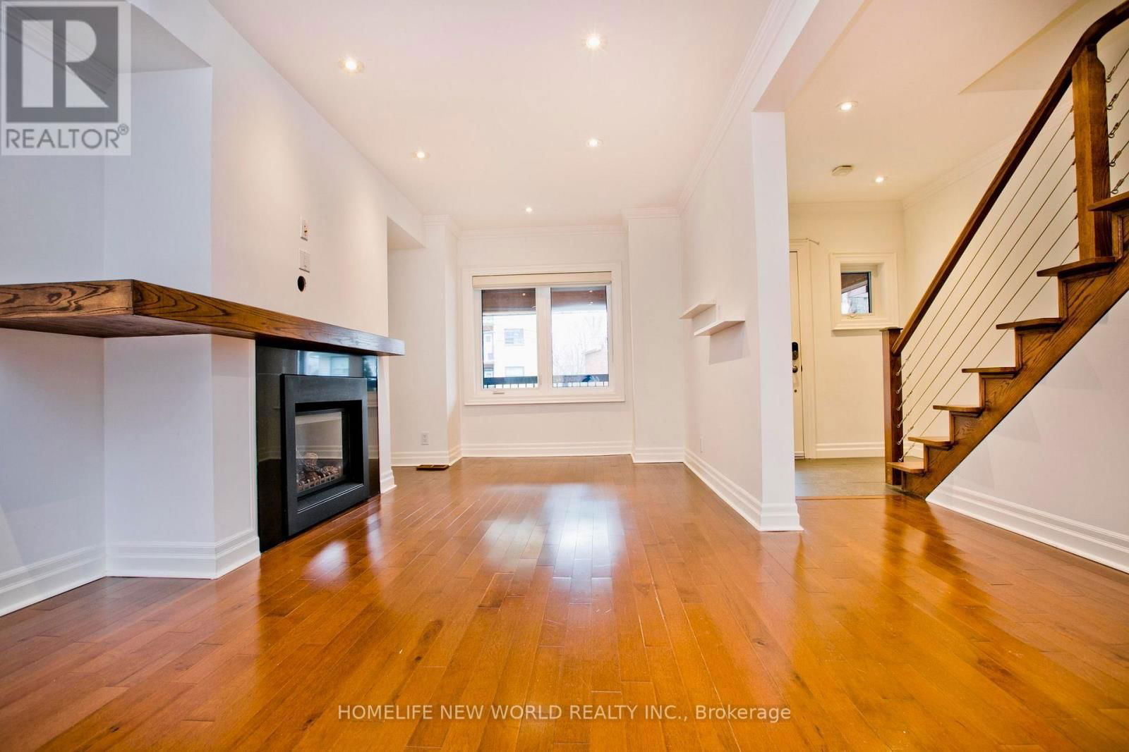 1672 GERRARD STREET EAST Image 3
