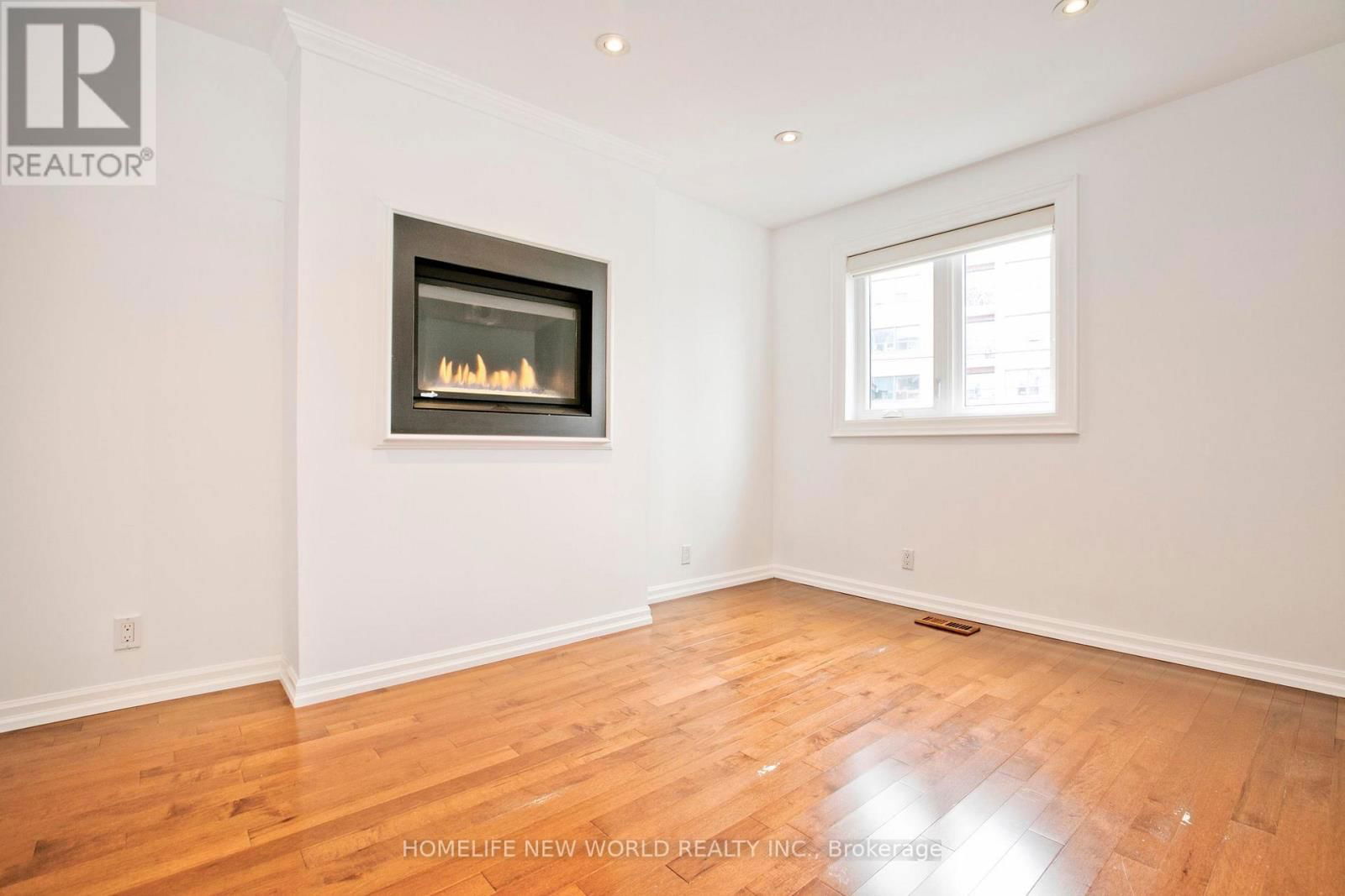1672 GERRARD STREET EAST Image 8