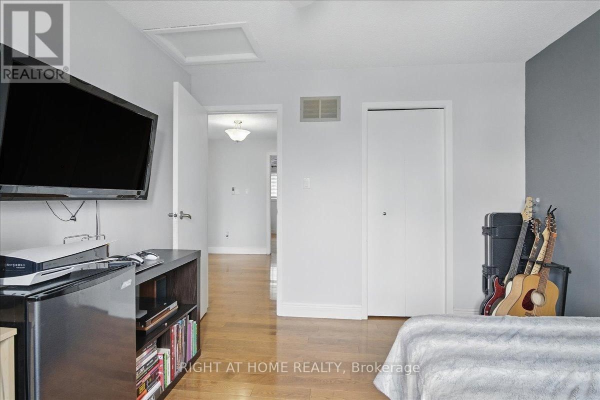 65 HEATH CRESCENT Image 26