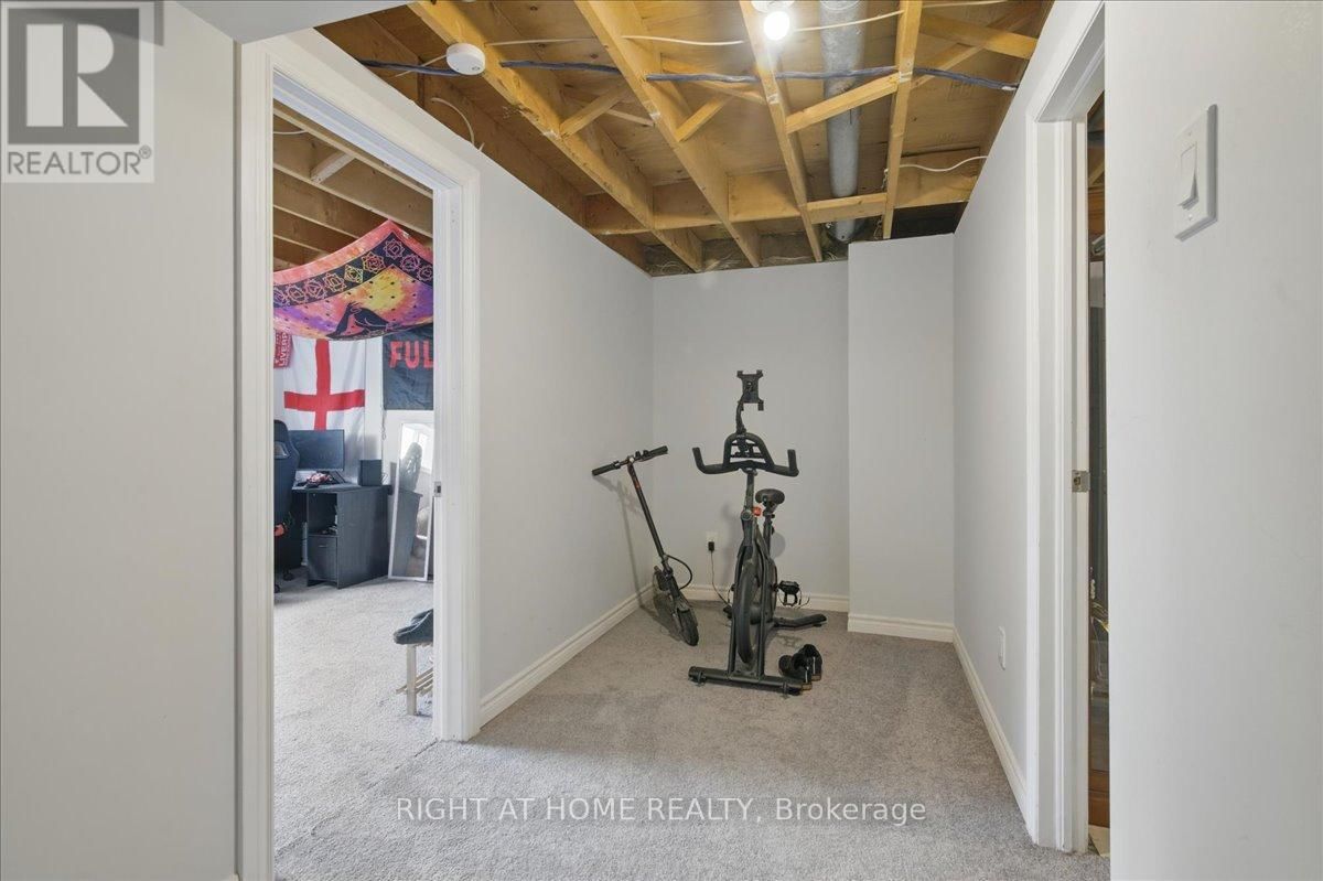 65 HEATH CRESCENT Image 33