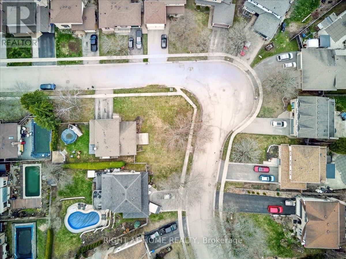 65 HEATH CRESCENT Image 48