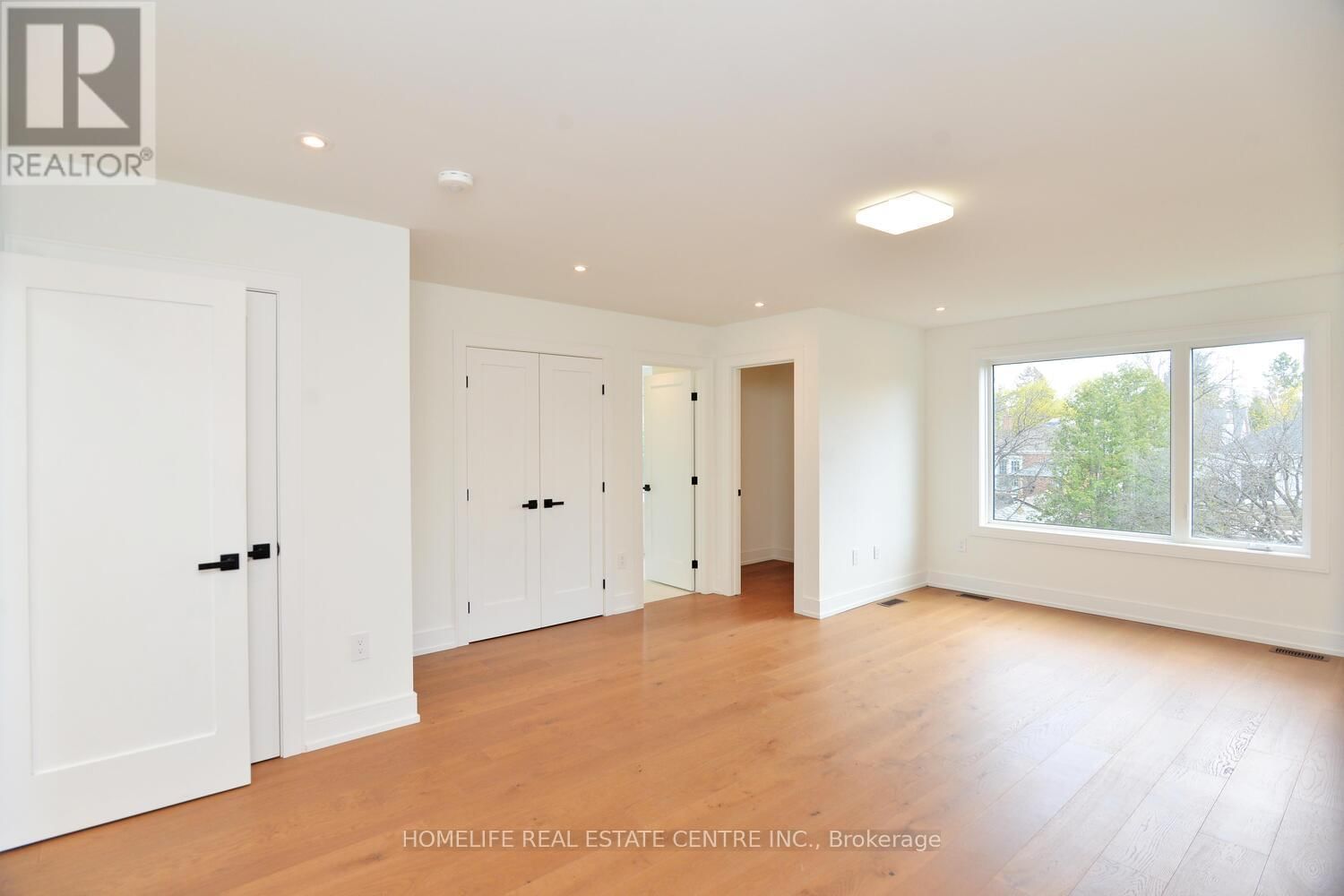 1 CAMILLA CRESCENT Image 25