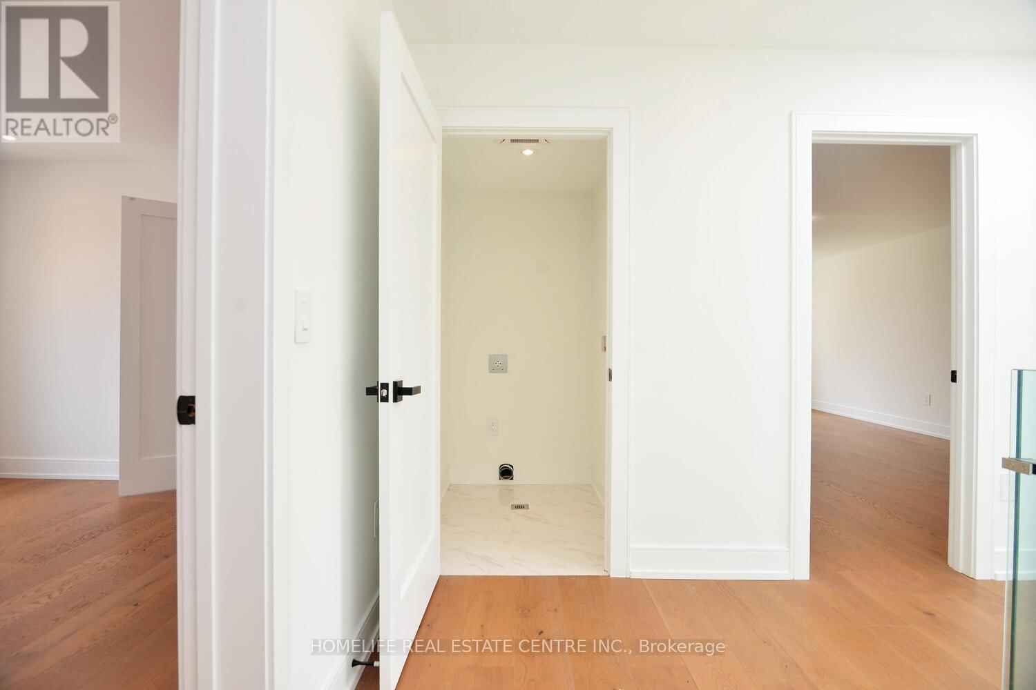1 CAMILLA CRESCENT Image 29