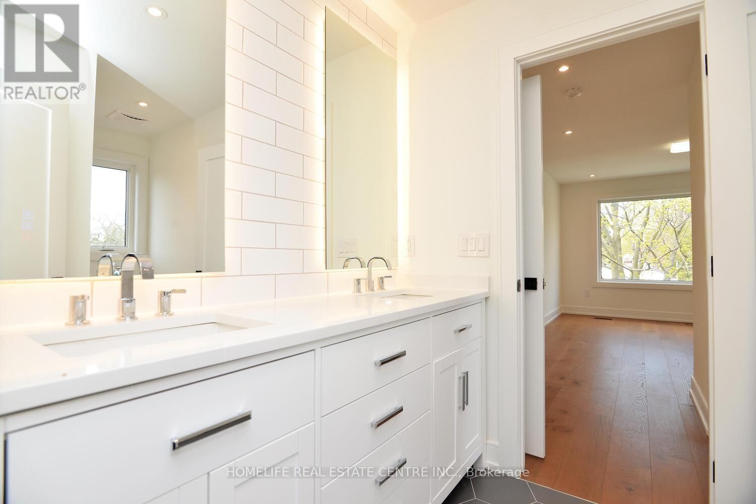 1 CAMILLA CRESCENT Image 32