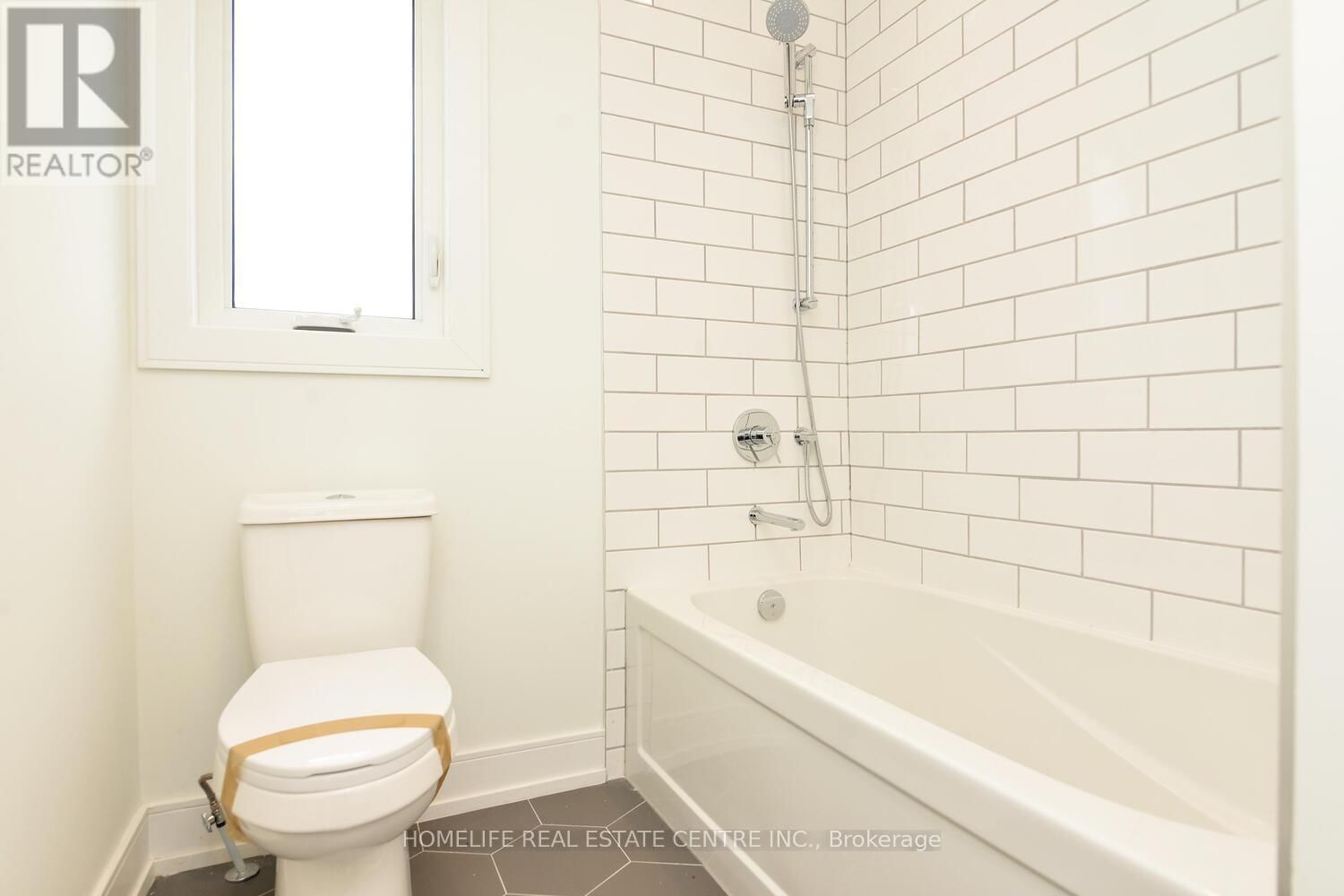 1 CAMILLA CRESCENT Image 33