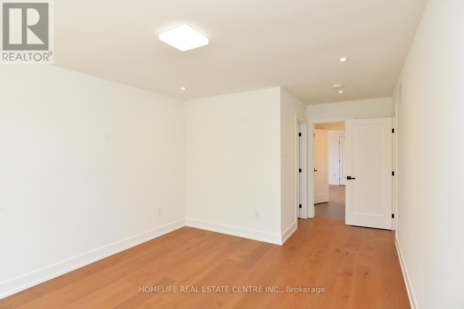 1 CAMILLA CRESCENT Image 34