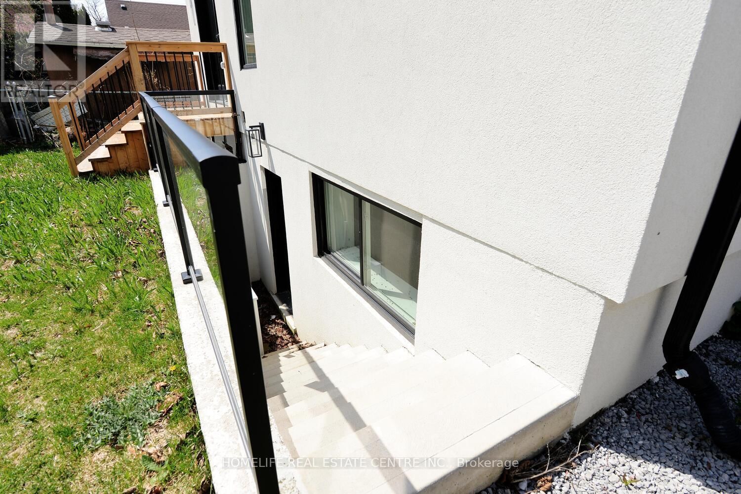 1 CAMILLA CRESCENT Image 43