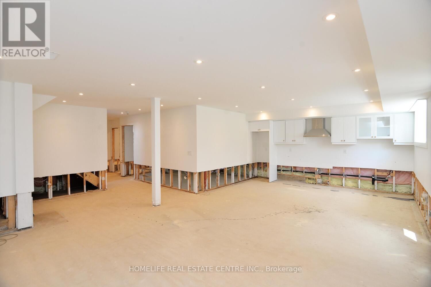 1 CAMILLA CRESCENT Image 45