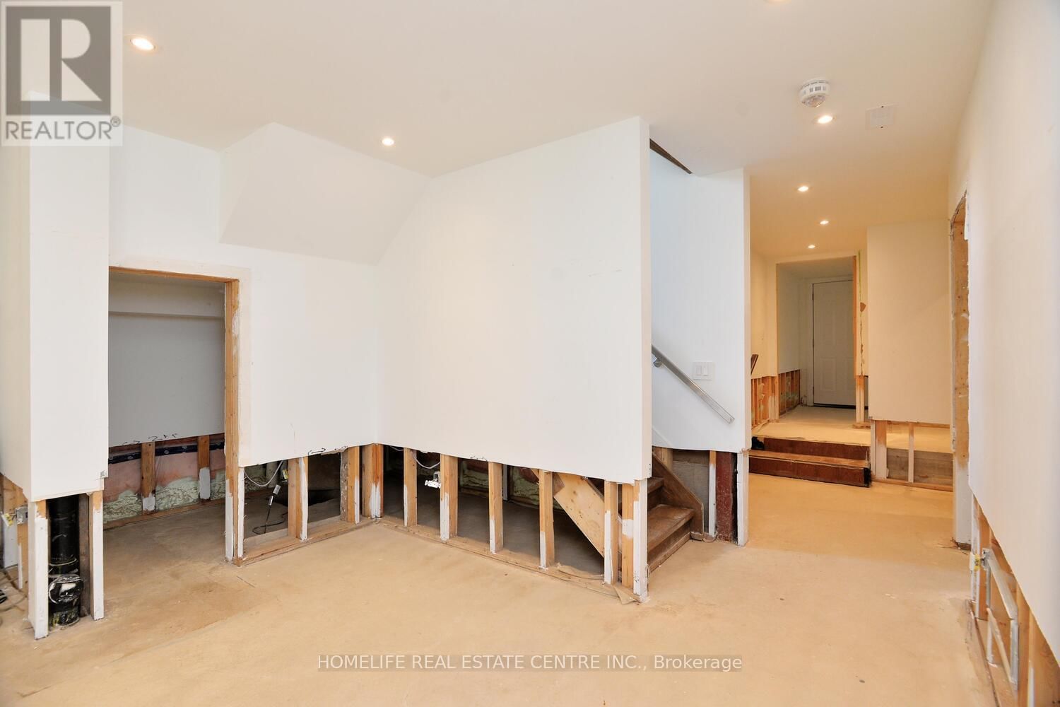 1 CAMILLA CRESCENT Image 46