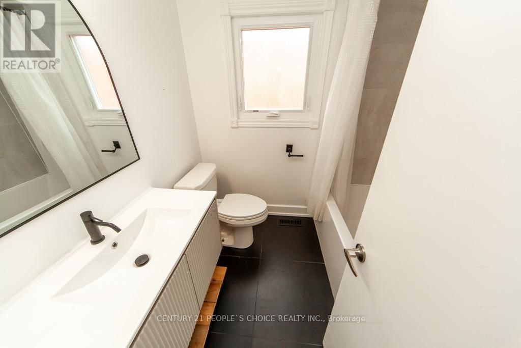 35 FERNBANK PLACE Image 22