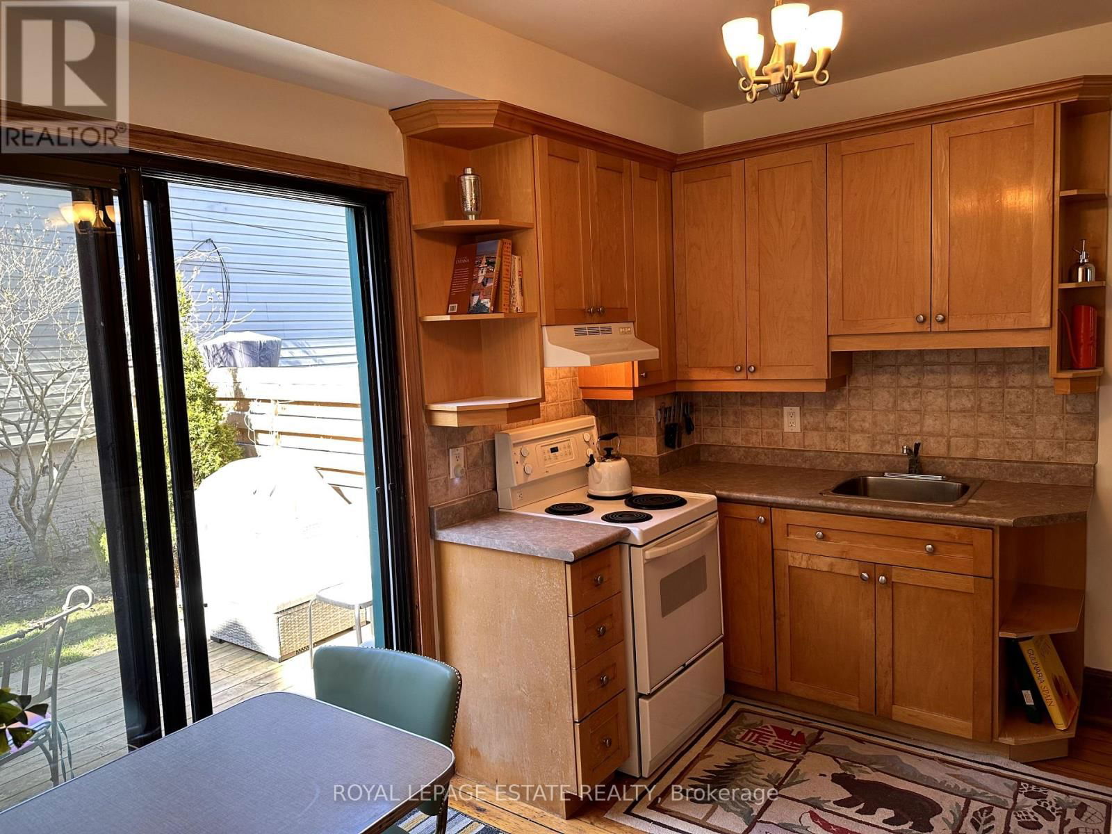 14 CASSELS AVENUE Image 7