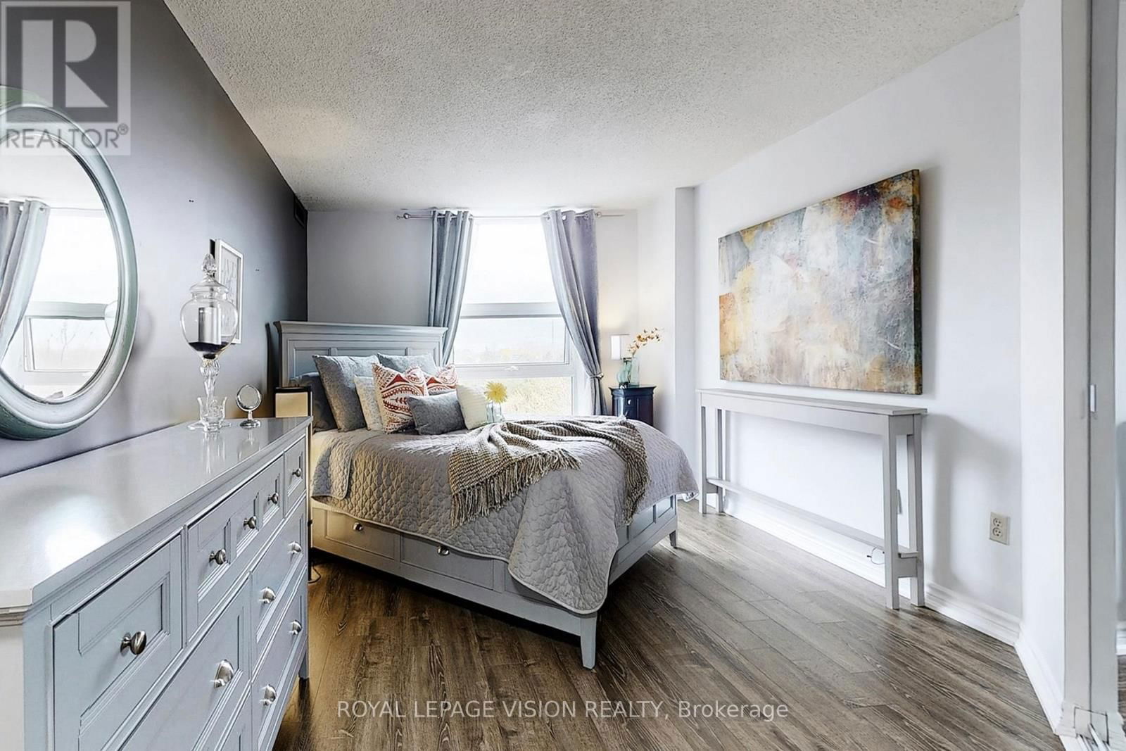 401 - 20 DEAN PARK Image 17