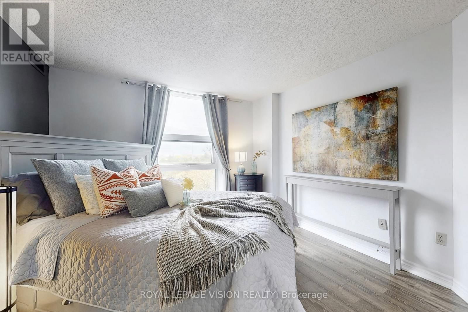 401 - 20 DEAN PARK Image 18
