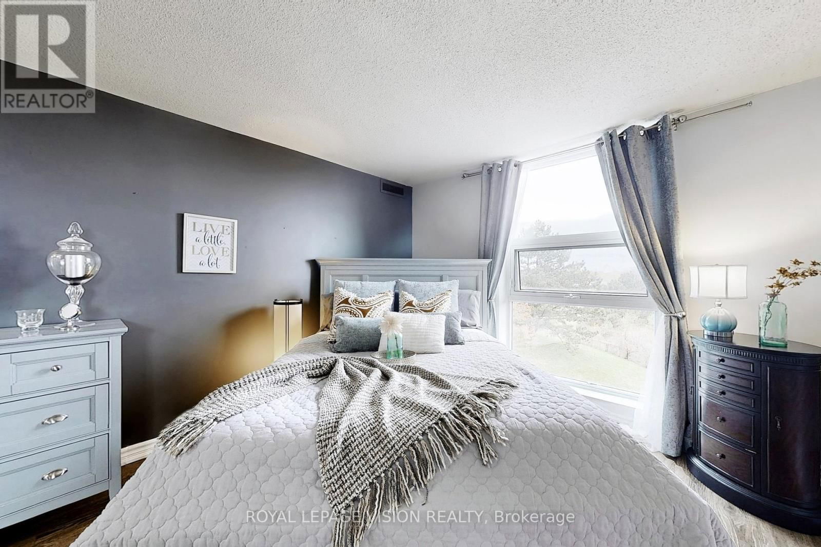 401 - 20 DEAN PARK Image 19