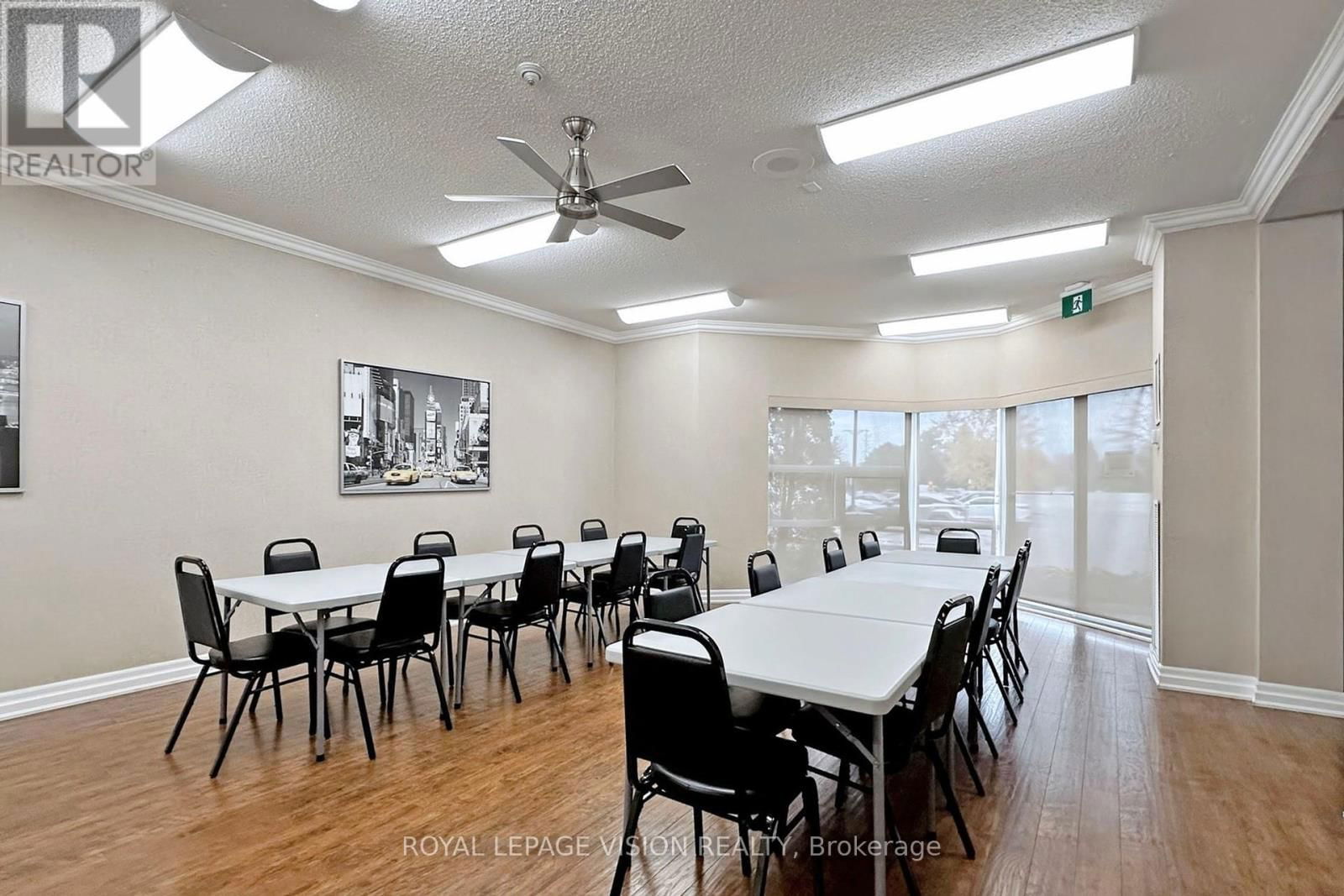 401 - 20 DEAN PARK Image 36