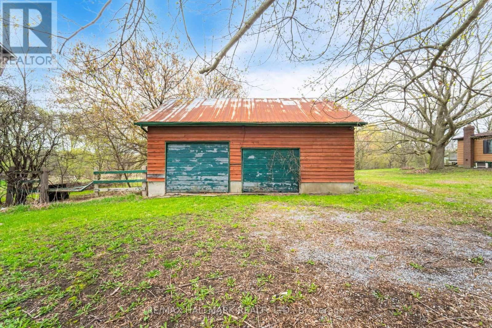 2405 AUDLEY ROAD NORTH Image 19