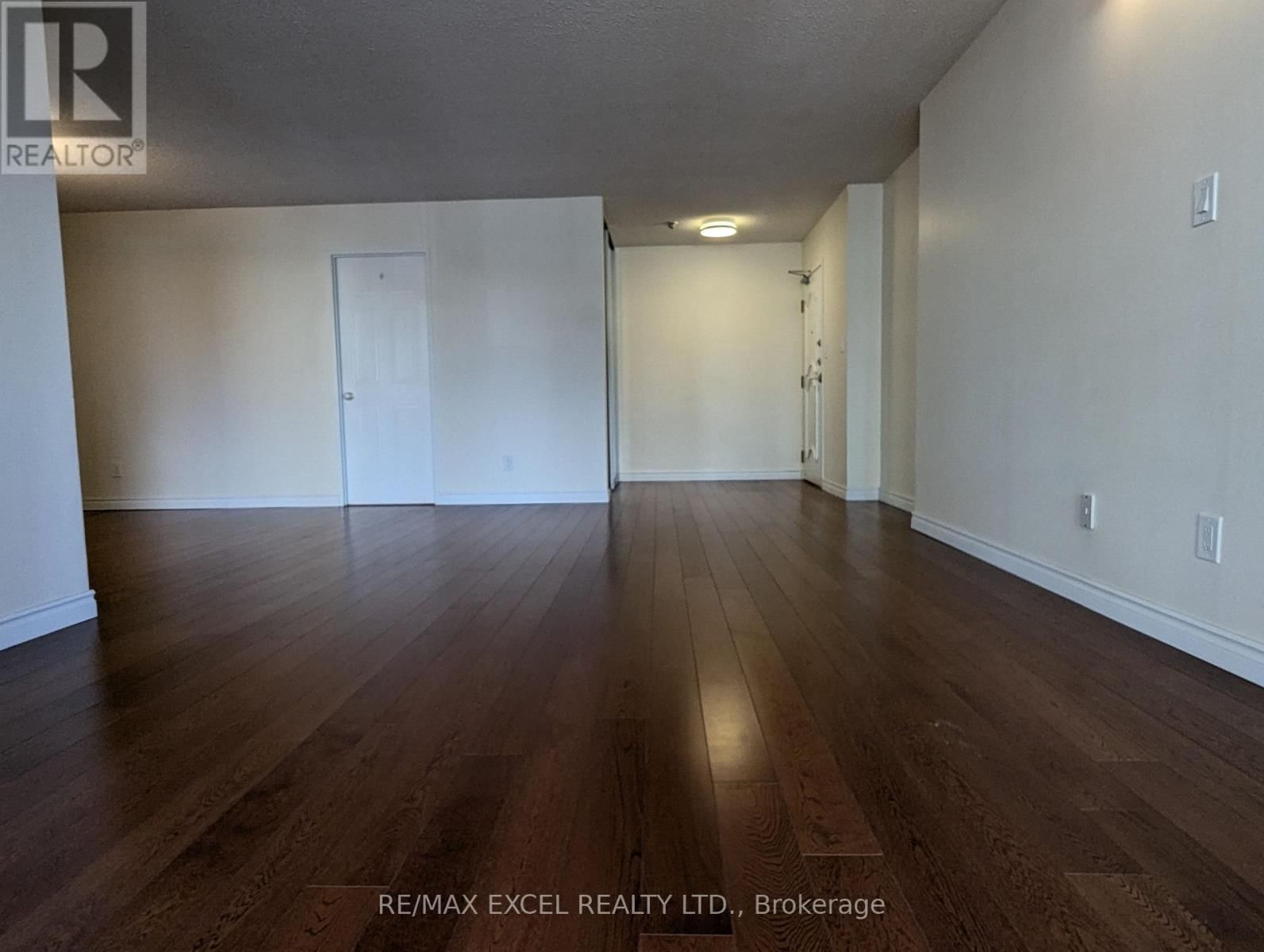 203 - 275 BAMBURGH CIRCLE Image 14