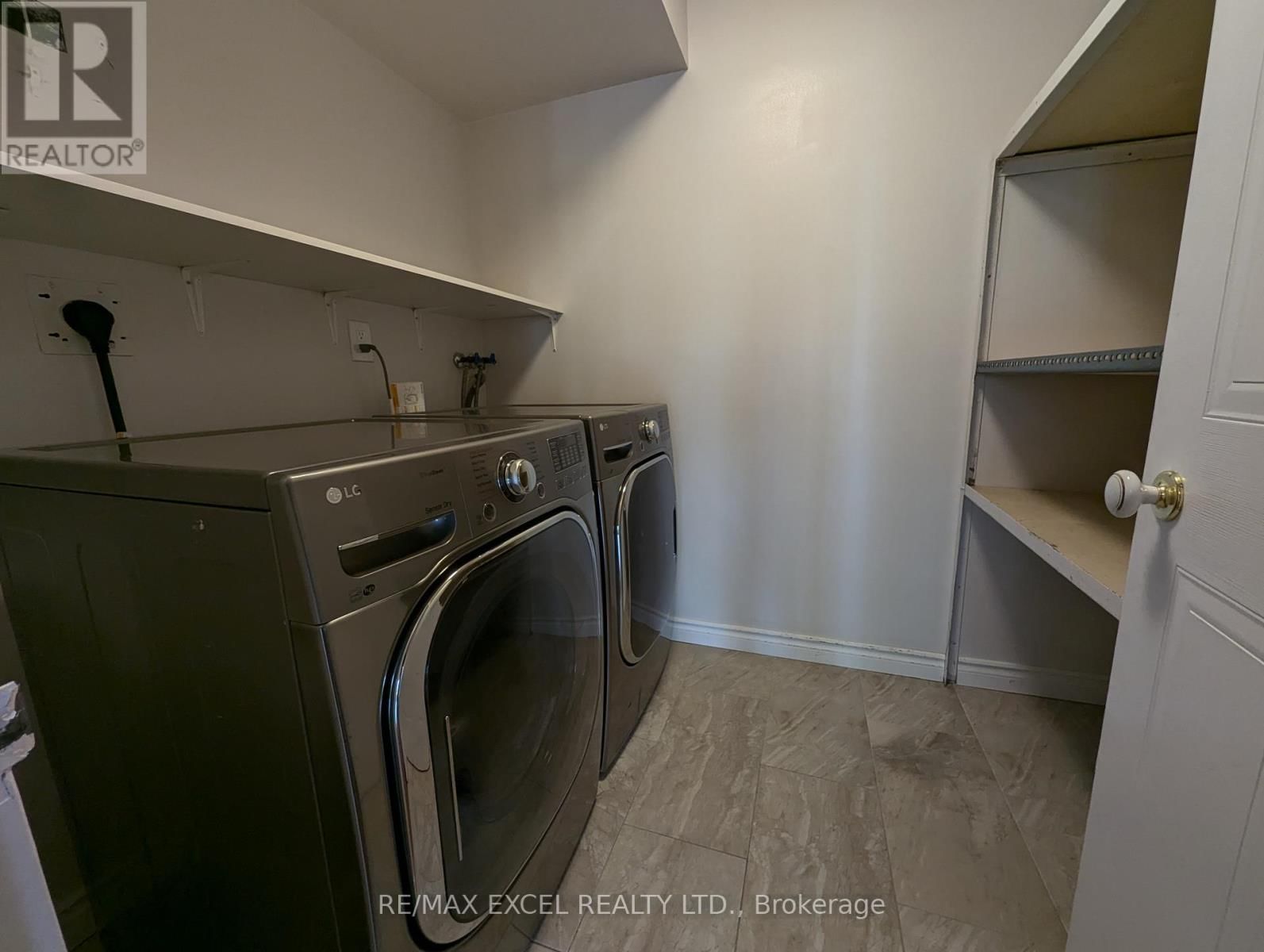 203 - 275 BAMBURGH CIRCLE Image 15