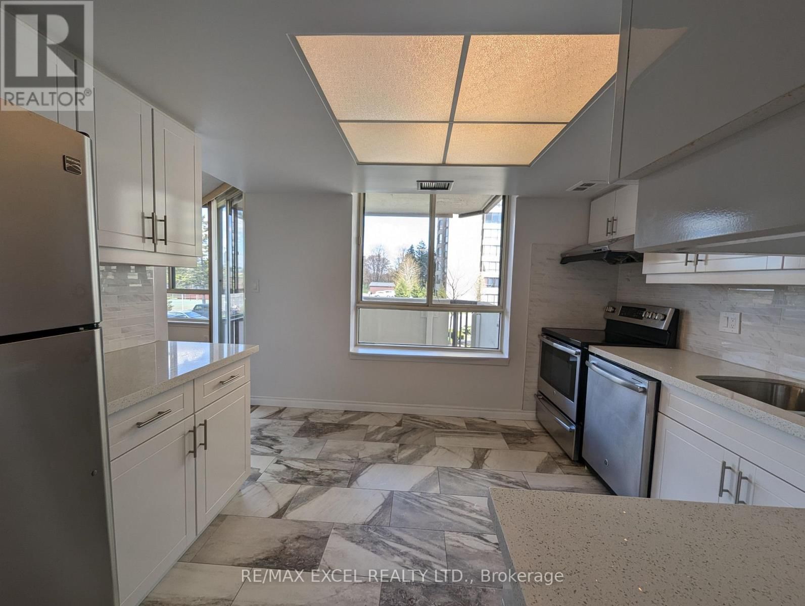 203 - 275 BAMBURGH CIRCLE Image 18