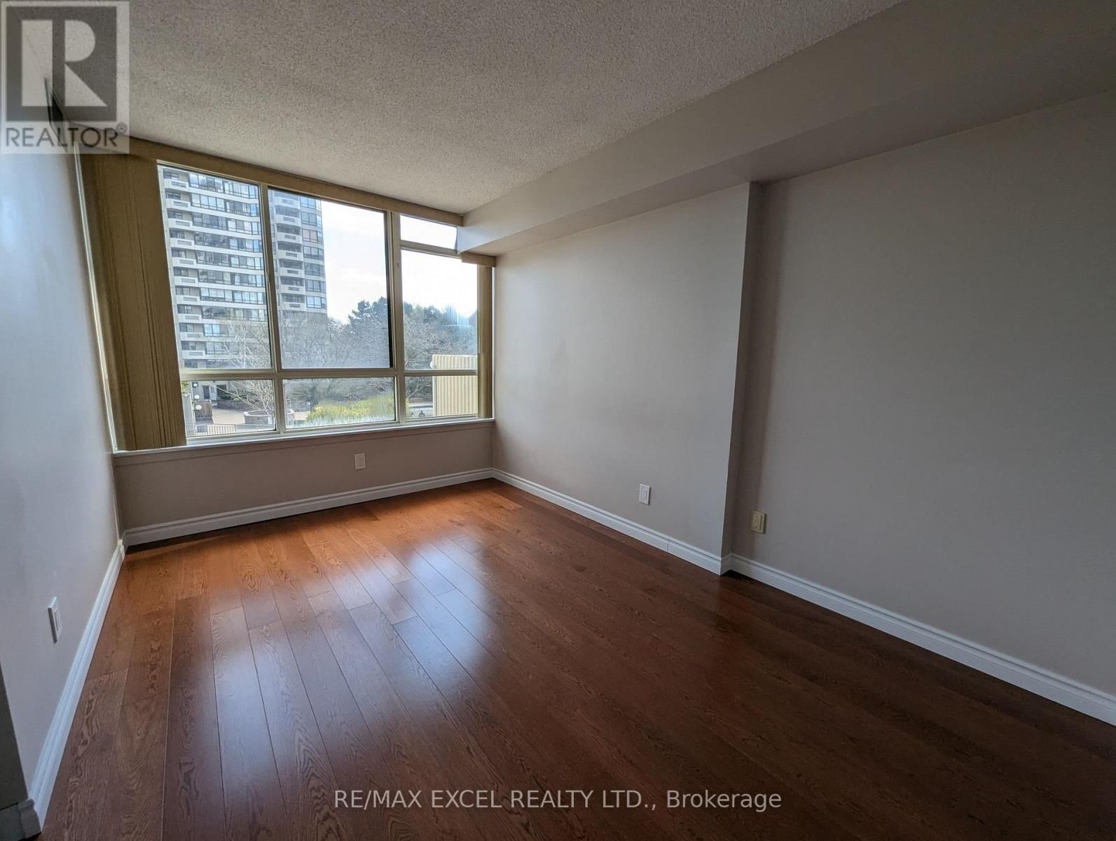 203 - 275 BAMBURGH CIRCLE Image 23