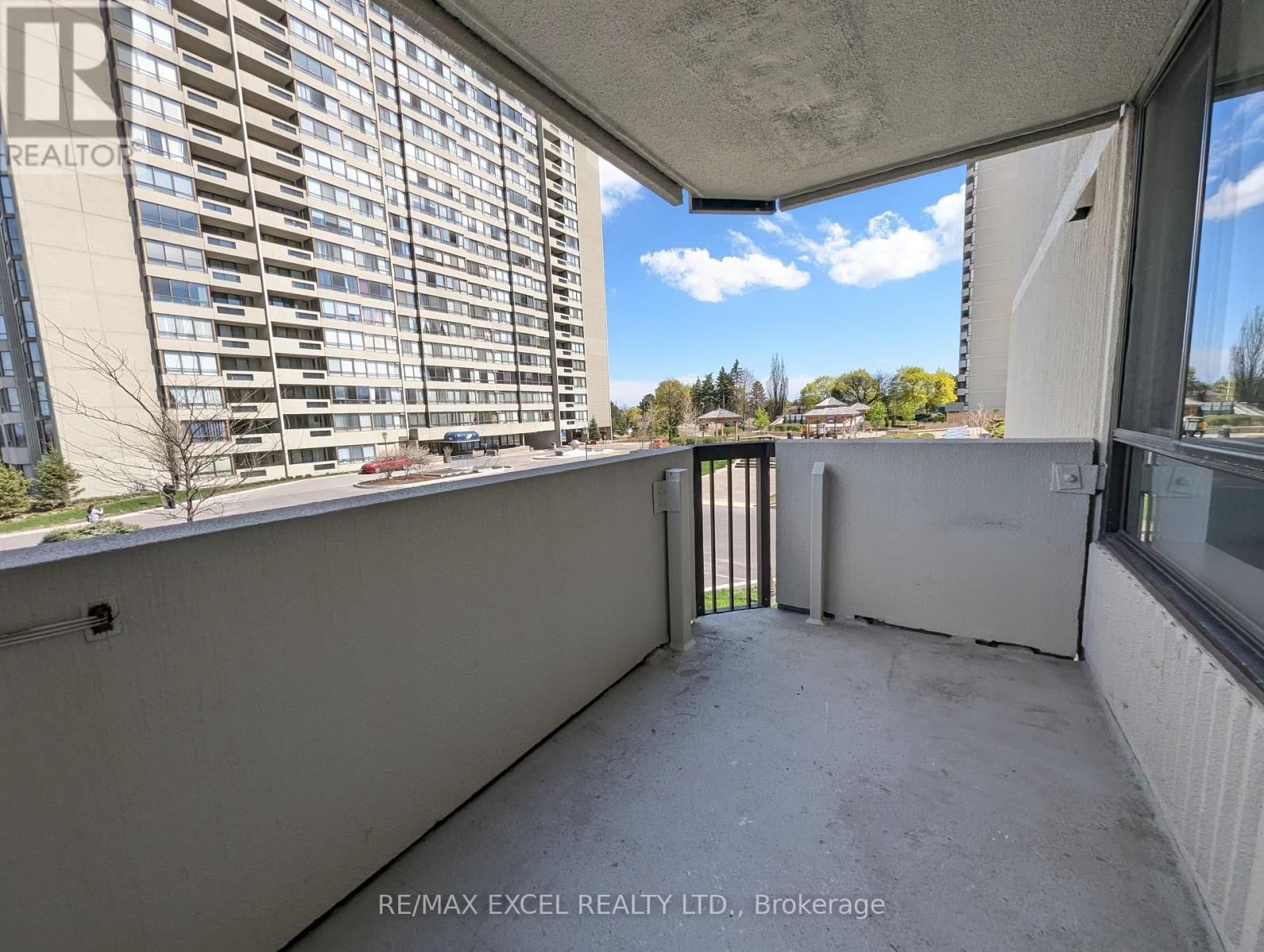 203 - 275 BAMBURGH CIRCLE Image 31