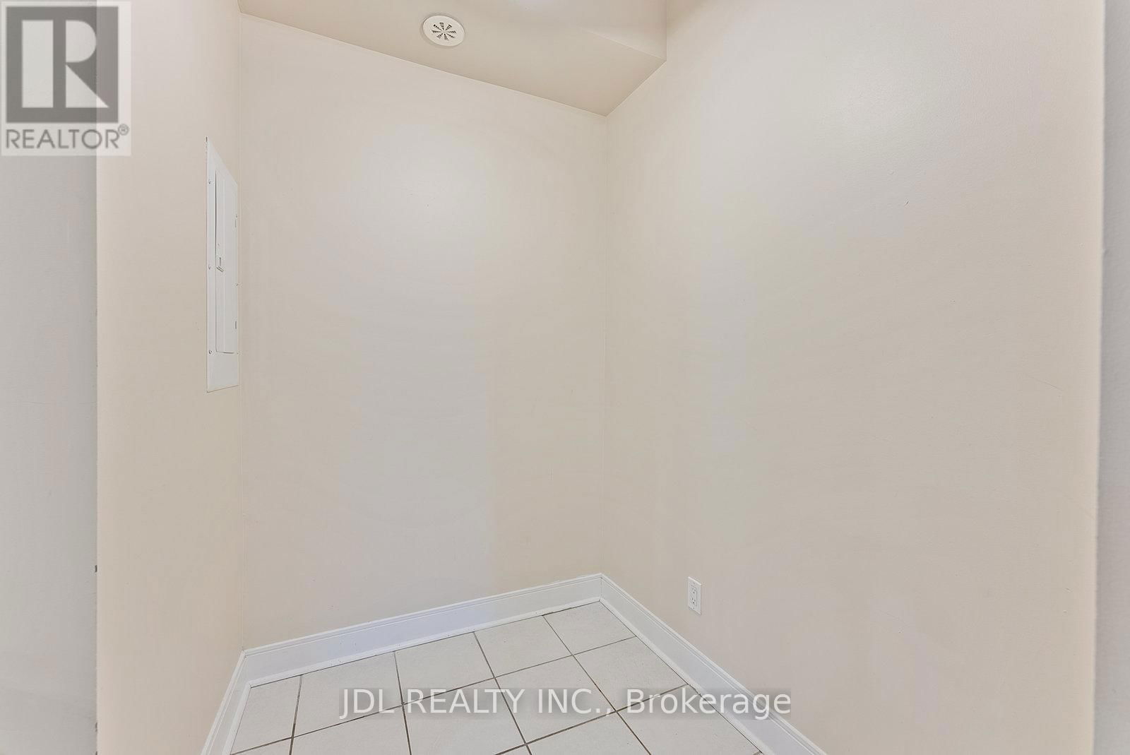 76 - 315 VILLAGE GREEN SQUARE Image 18