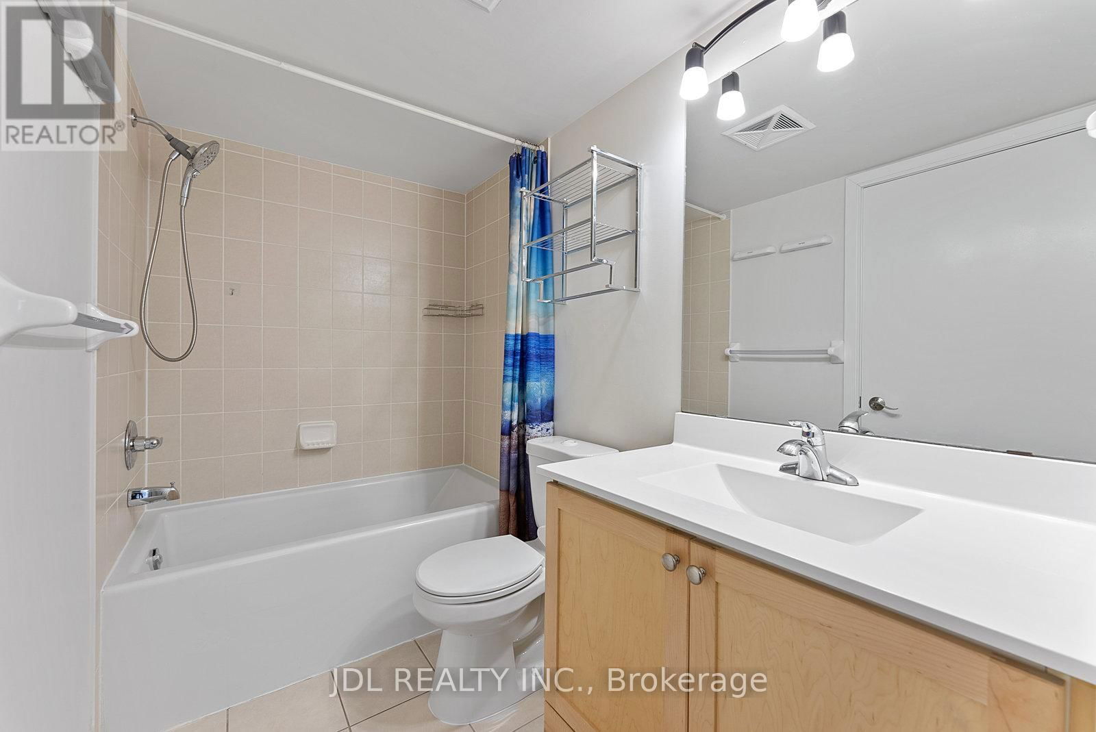 76 - 315 VILLAGE GREEN SQUARE Image 32